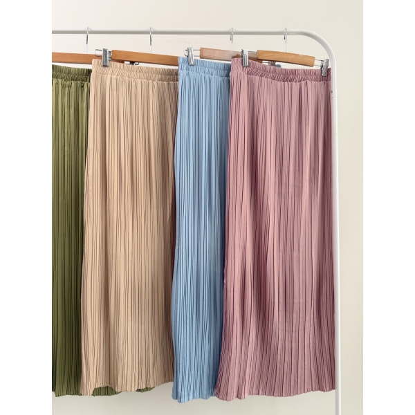 Qyna Pleated Skirt